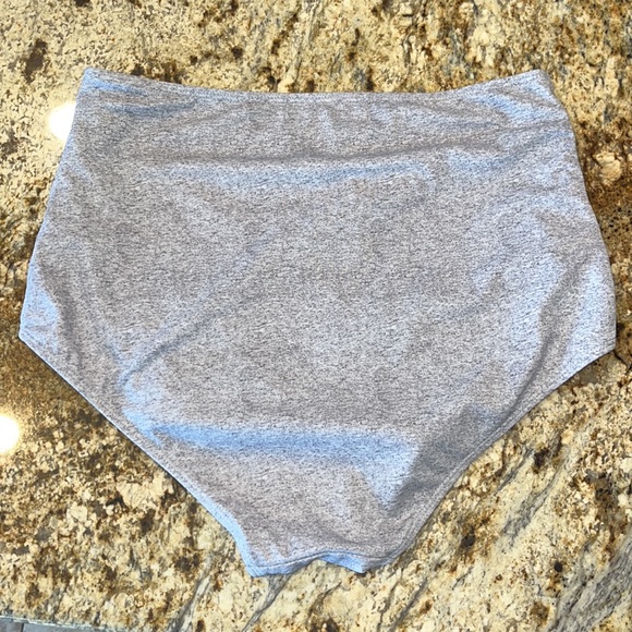KORTNI JEANE womens size M swimsuit tie-up-front bottoms in gray. - Picture 5 of 10